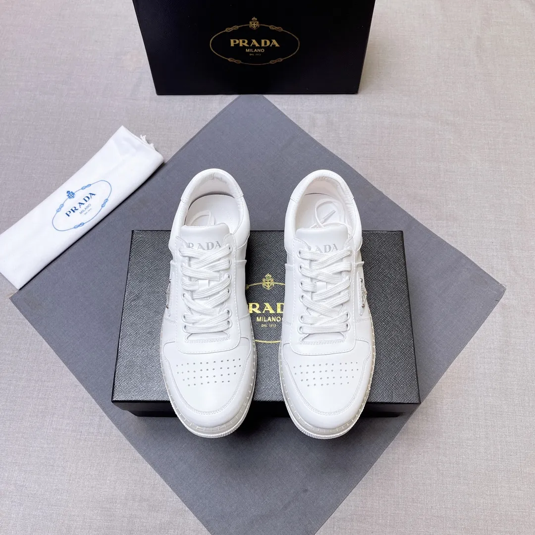 P420 Prada Prada's new men's leather sneakers, the highest version on the market, any comparison is welcome🆚! The original leather has excellent texture and is super high-end! Fetal sheep net lining imported from Italy, removable pad! Luxurious materials and fine workmanship, highly recommended! Code number 38-45 No. 058
